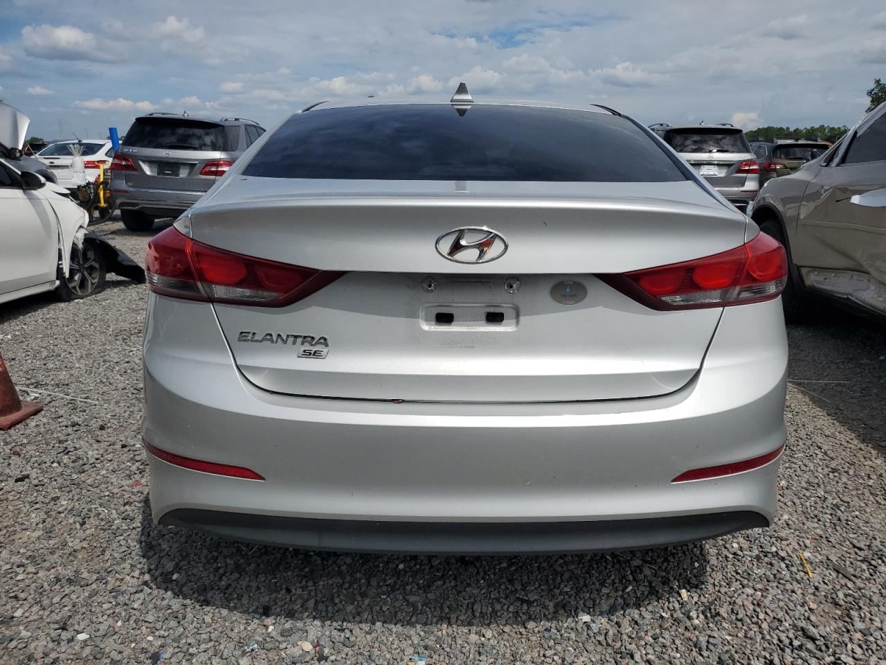 HYUNDAI ELANTRA SE
