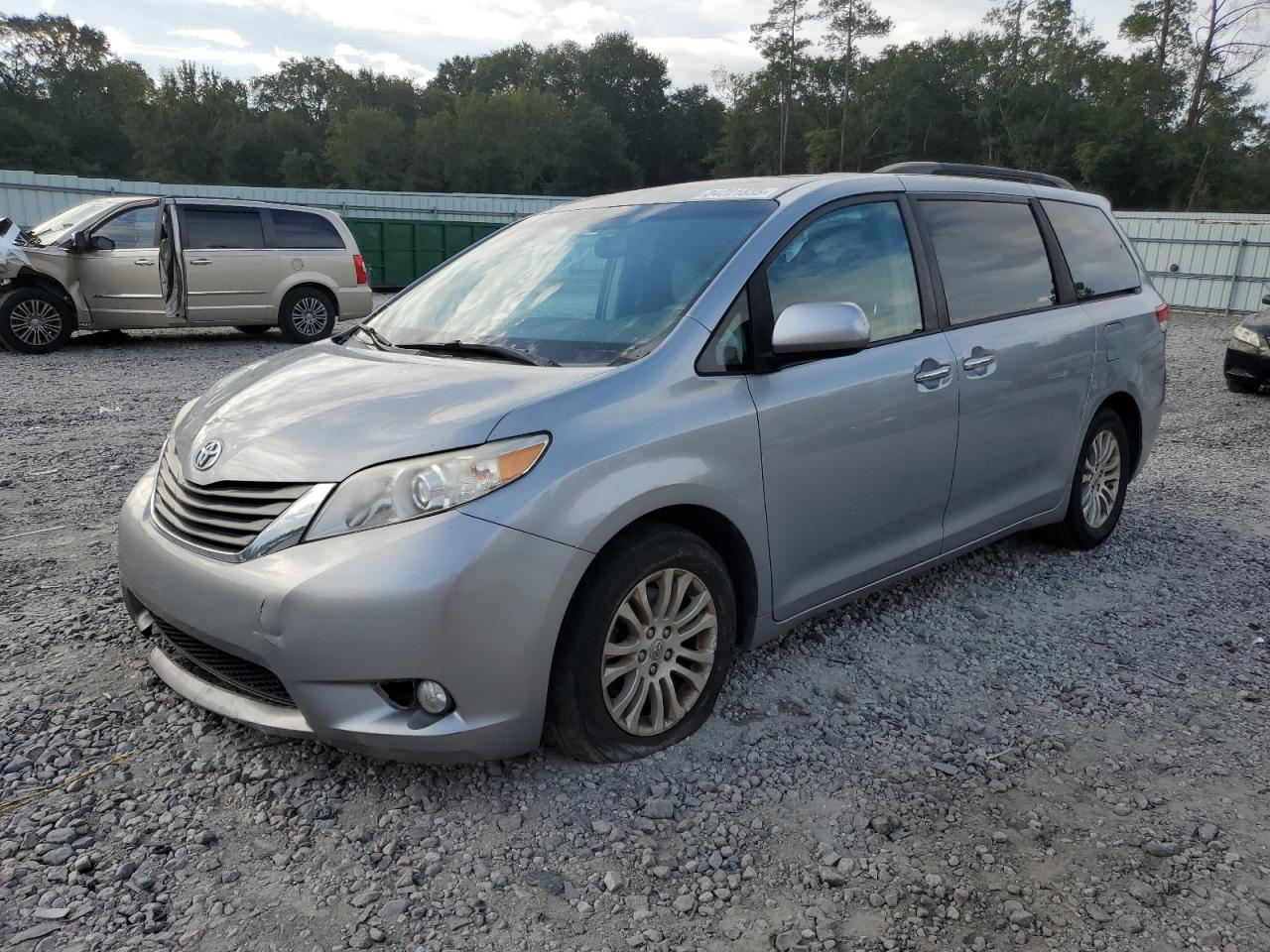 TOYOTA SIENNA XLE