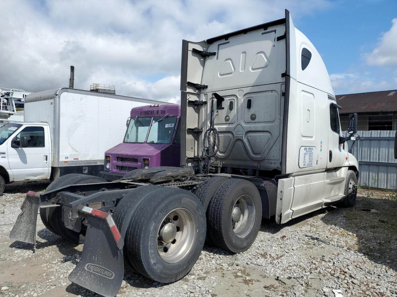Lot #3282421263 2018 FREIGHTLINER CASCADIA 1