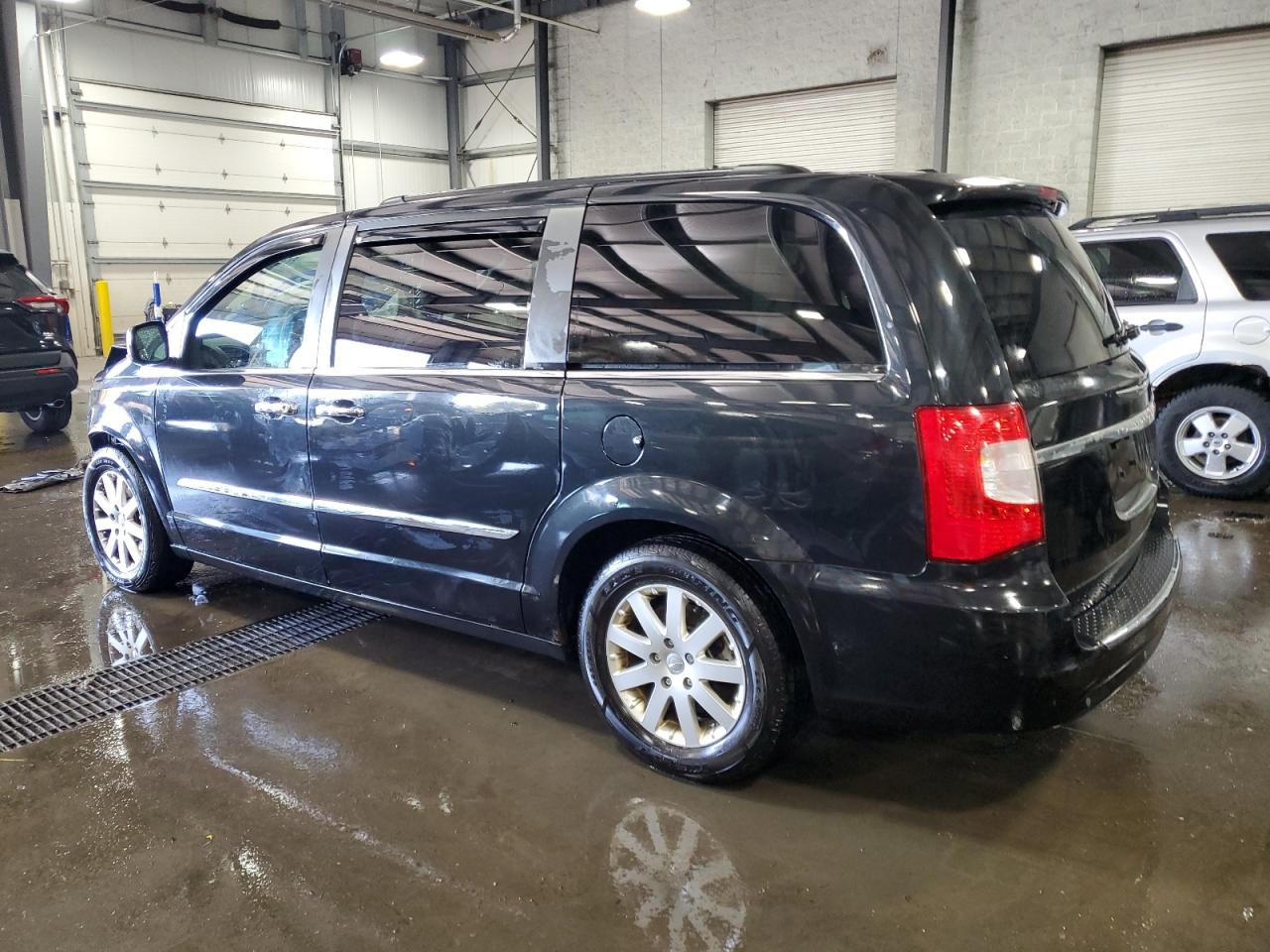 CHRYSLER TOWN & COUNTRY TOURING L