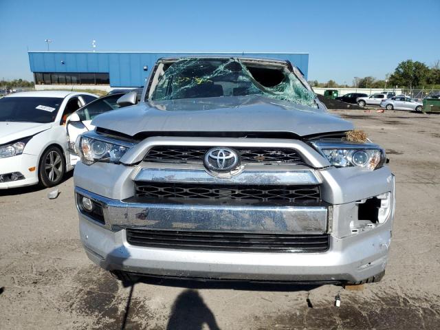 2018 TOYOTA 4RUNNER SR JTEBU5JR6J5609133