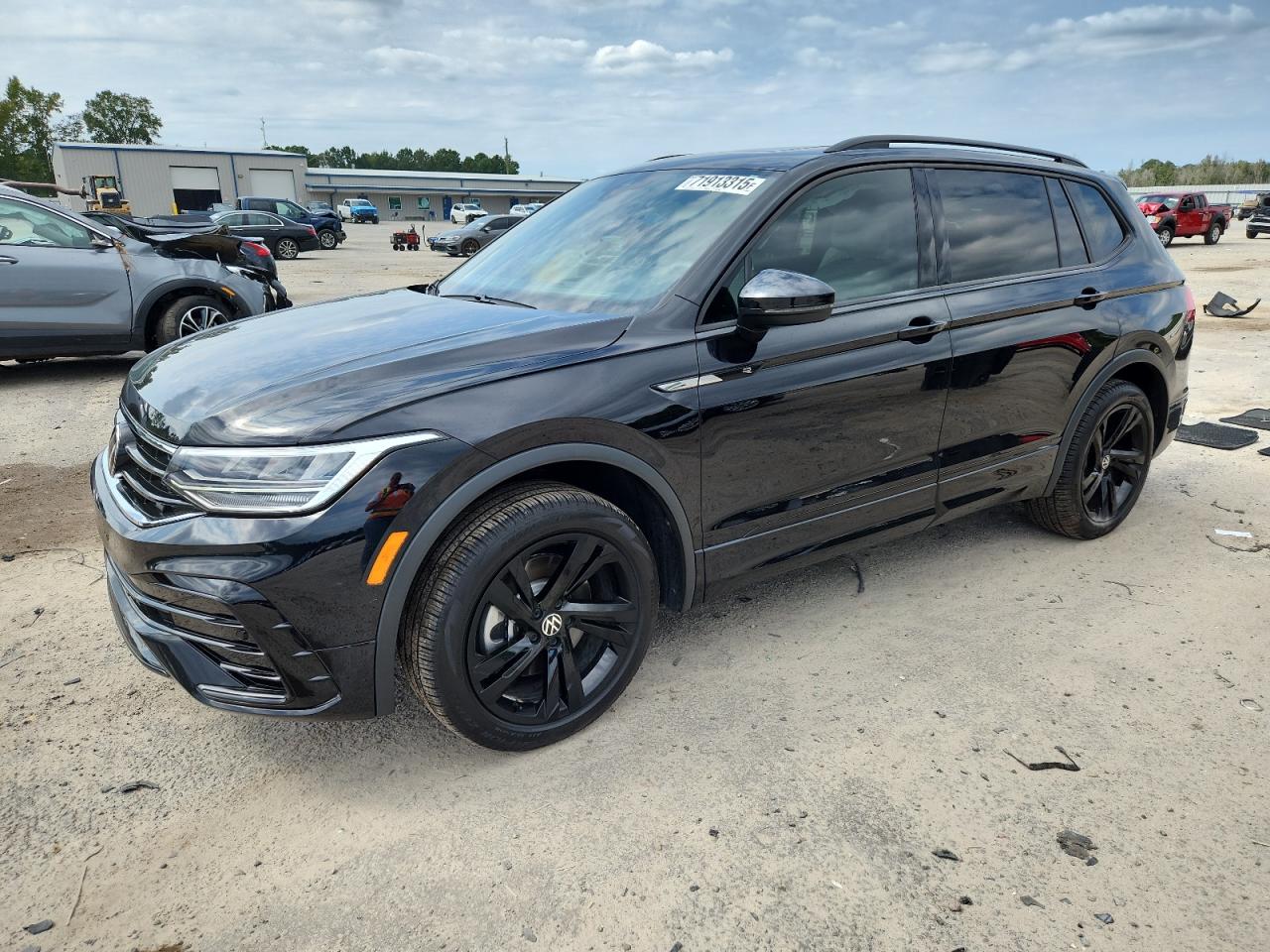 VOLKSWAGEN TIGUAN SE R-LINE BLACK