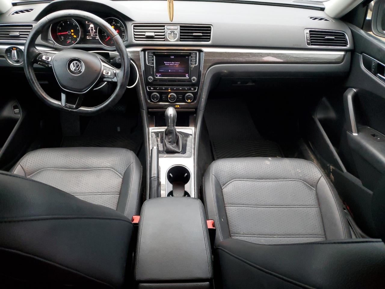 VOLKSWAGEN PASSAT SE