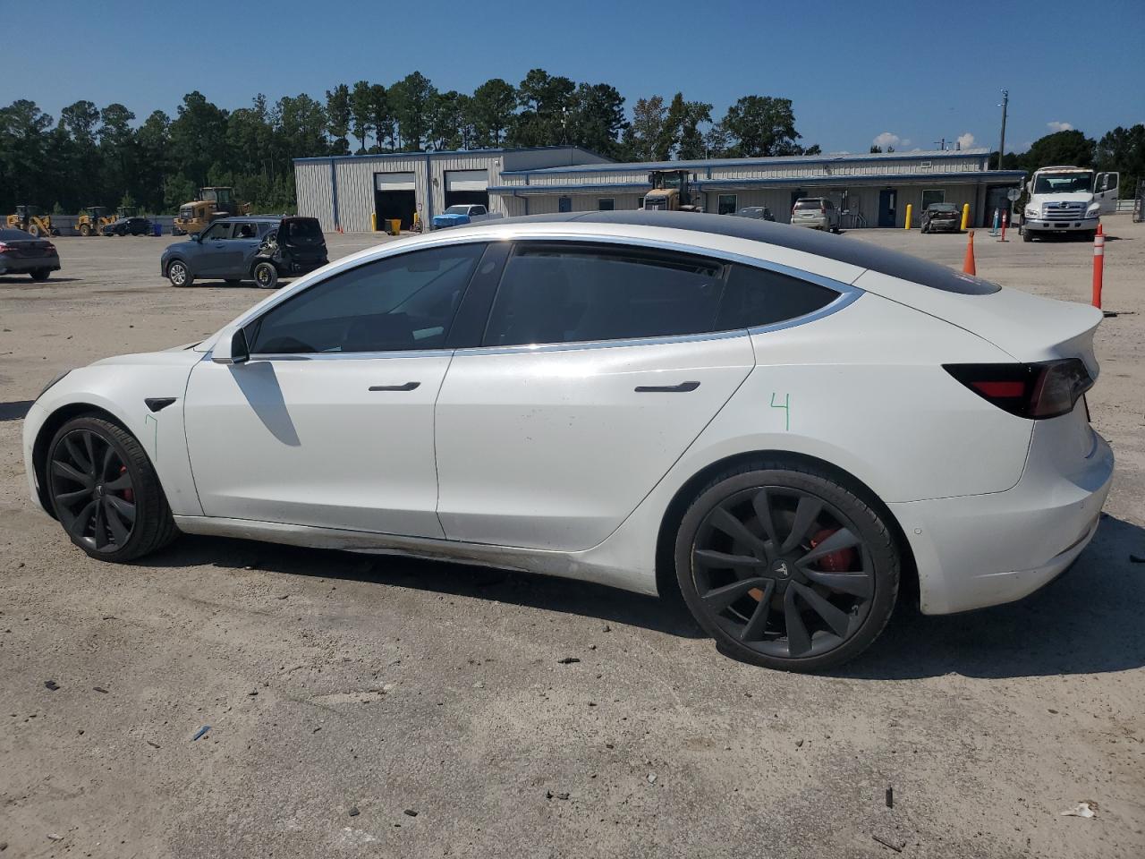 TESLA MODEL 3