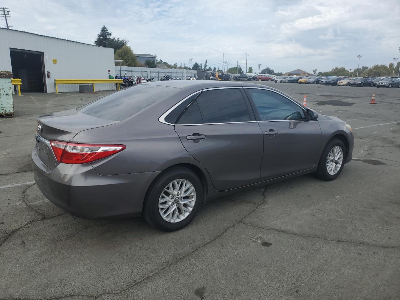 TOYOTA CAMRY LE