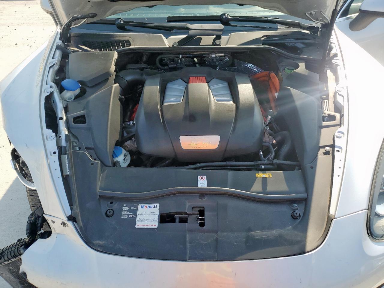 PORSCHE CAYENNE S HYBRID