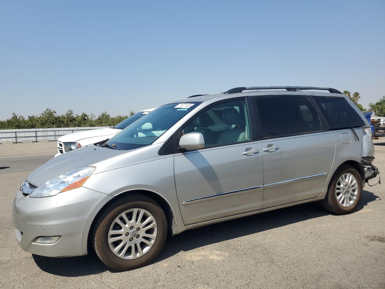 TOYOTA SIENNA XLE