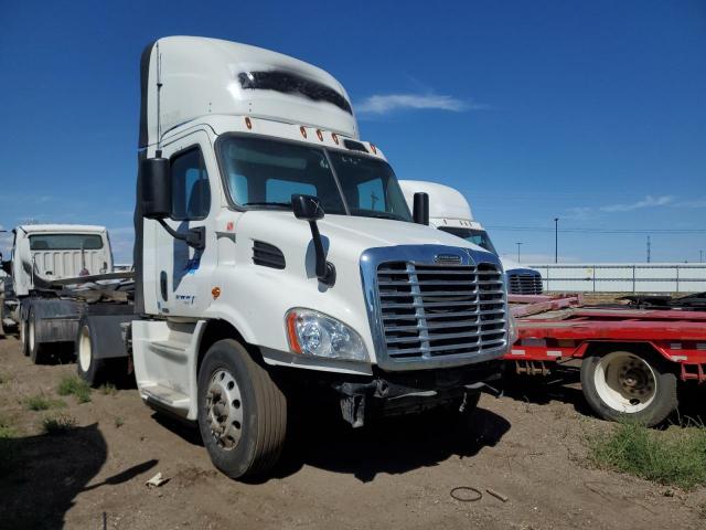 FREIGHTLINER CASCADIA 1 2016 white tractor diesel 3AKBGADV9GSHB2351 photo #1