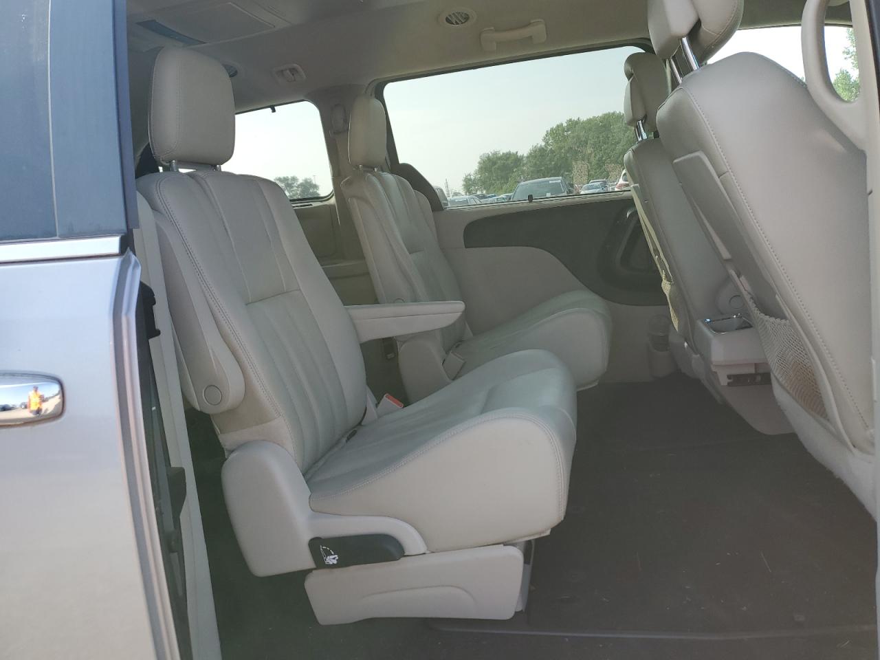 CHRYSLER TOWN & COUNTRY TOURING L