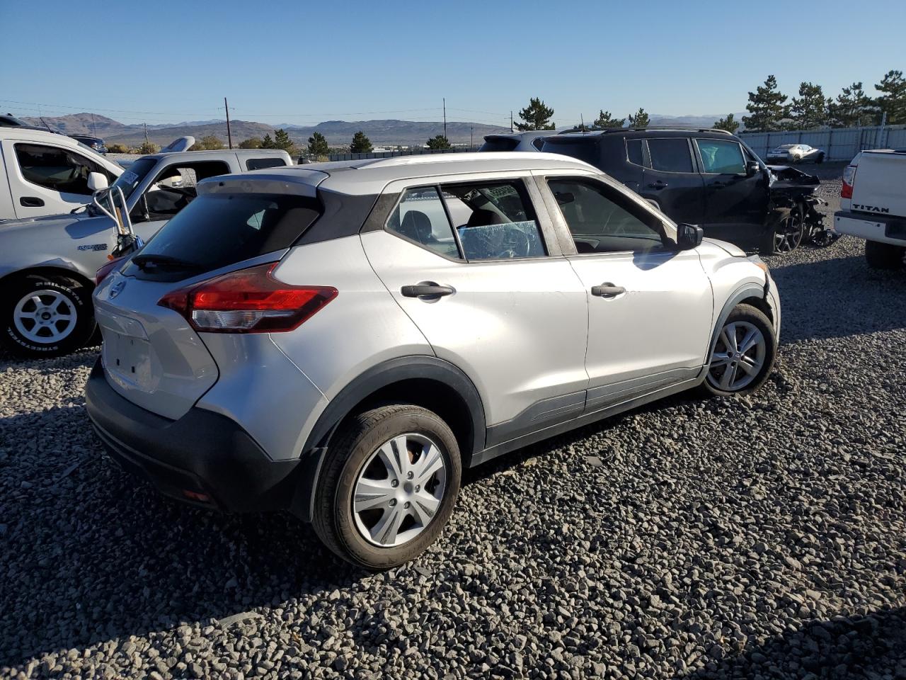 NISSAN KICKS S