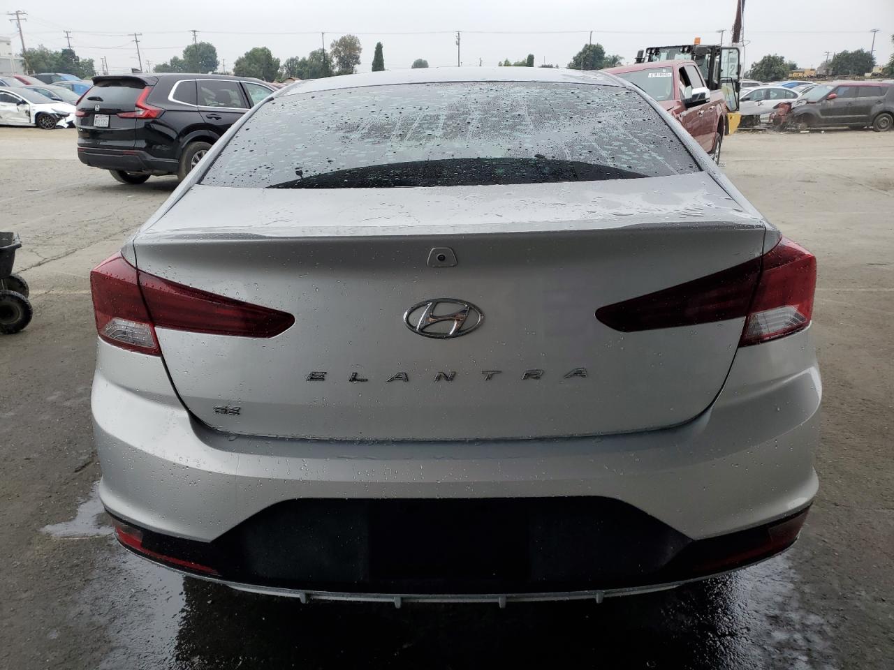 HYUNDAI ELANTRA SE
