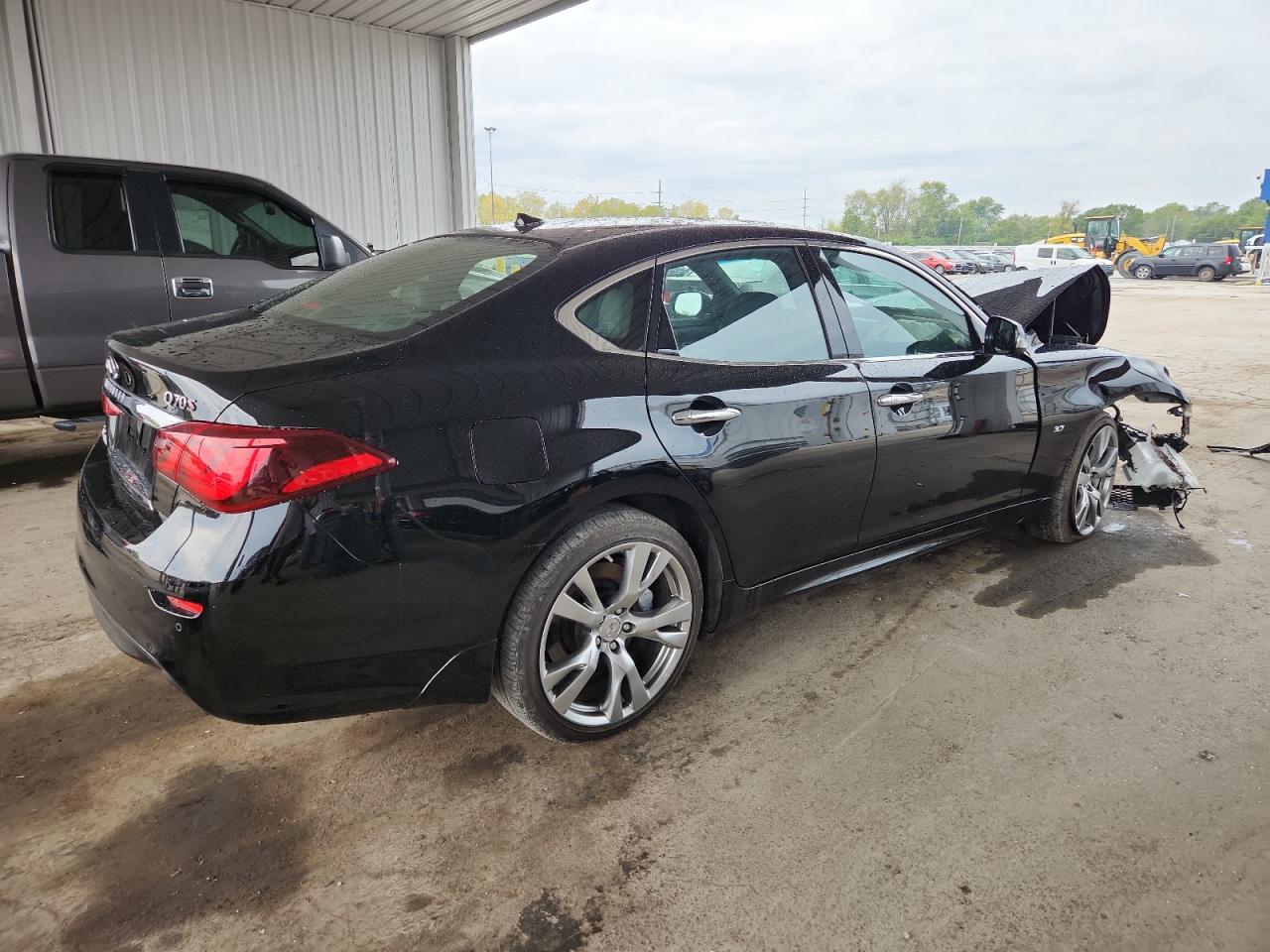 INFINITI Q70 3.7 LUXE