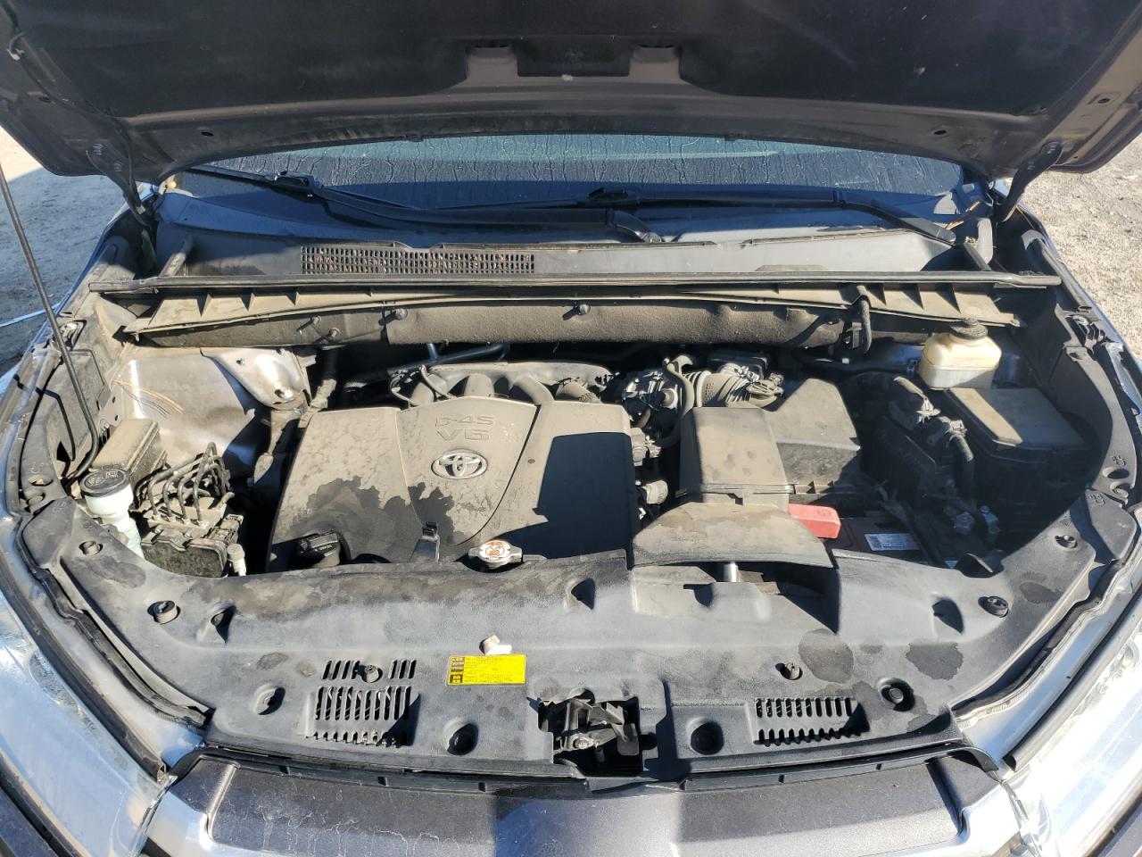 TOYOTA HIGHLANDER SE