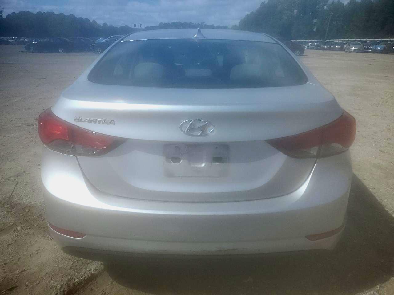 HYUNDAI ELANTRA SE