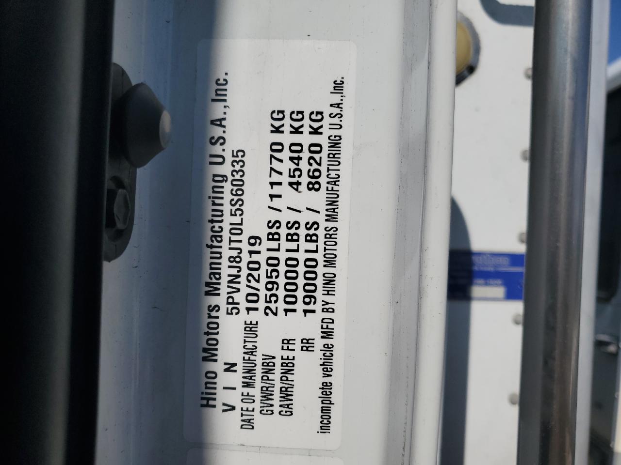 Lot #3261274946 2020 HINO 258/268