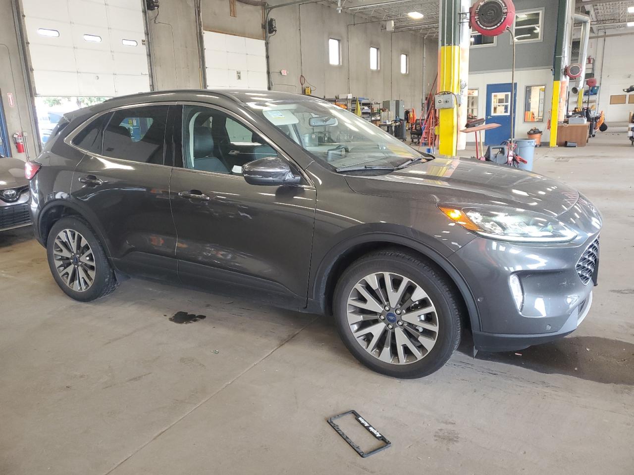 FORD ESCAPE TITANIUM