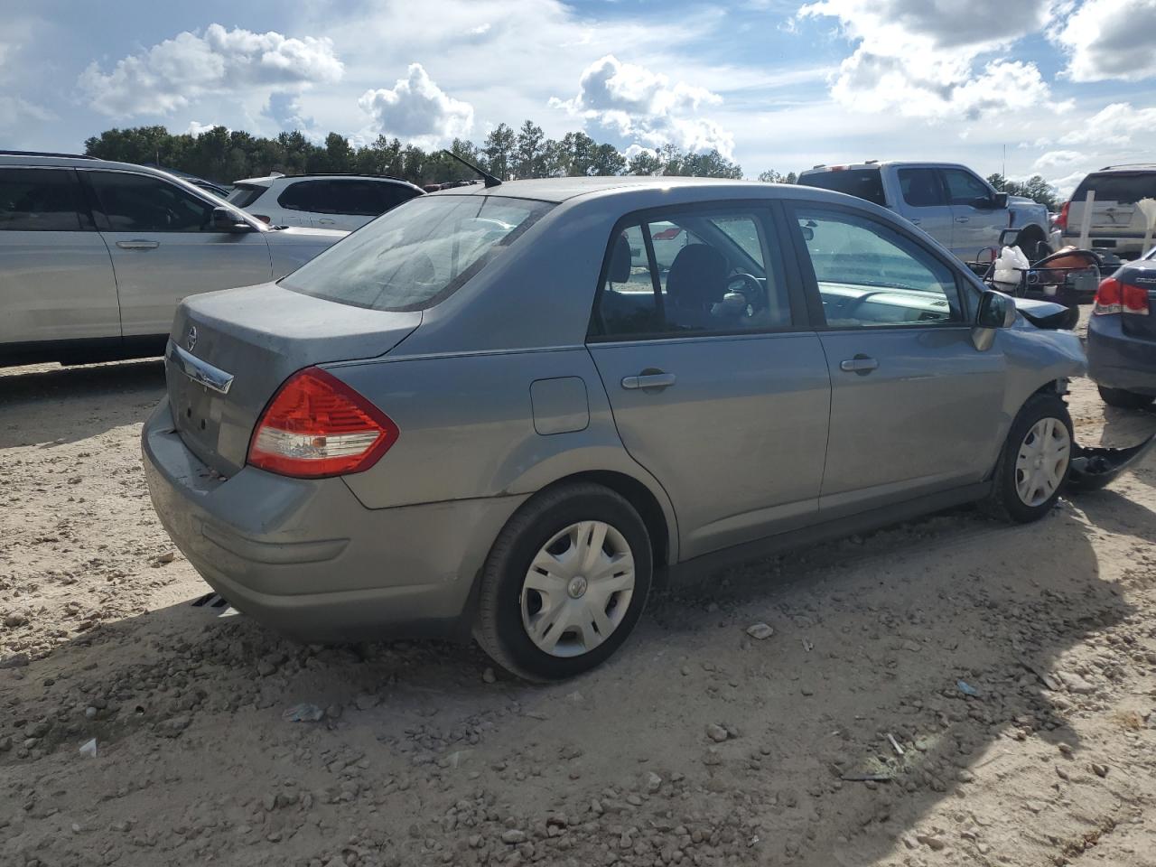 NISSAN VERSA S