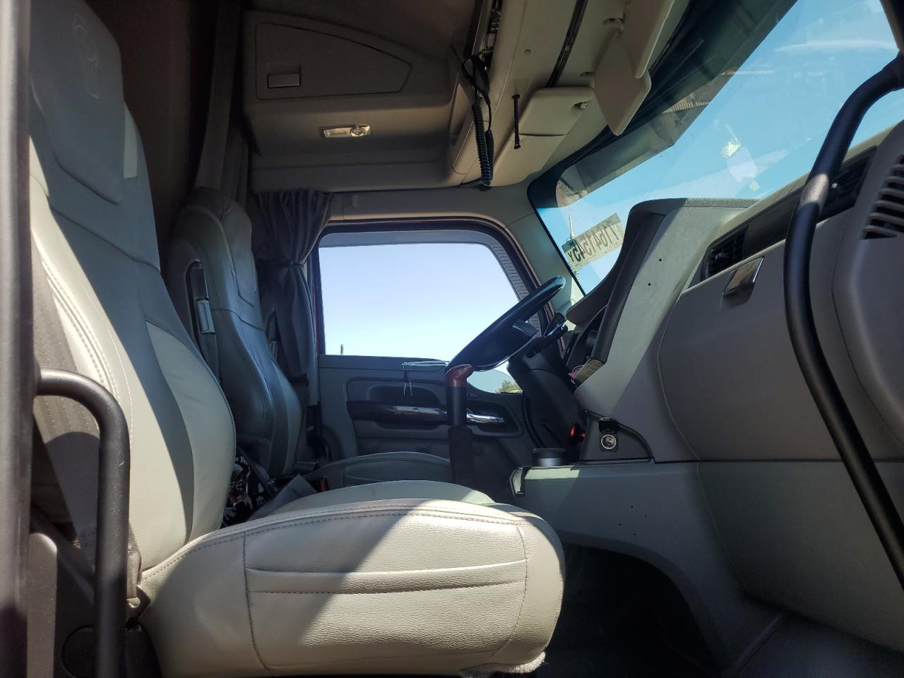 Lot #3312735234 2017 KENWORTH T680