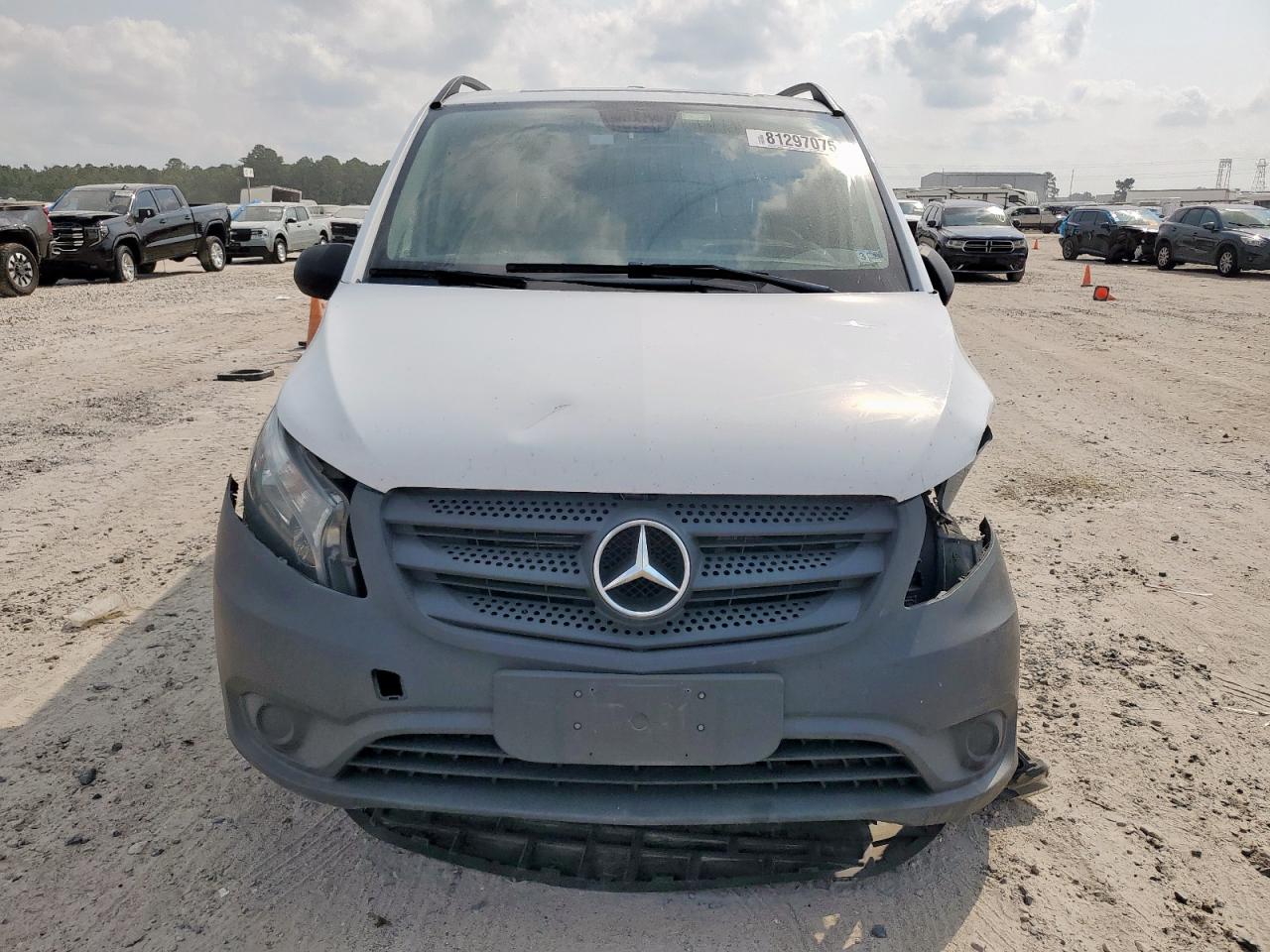 MERCEDES-BENZ METRIS