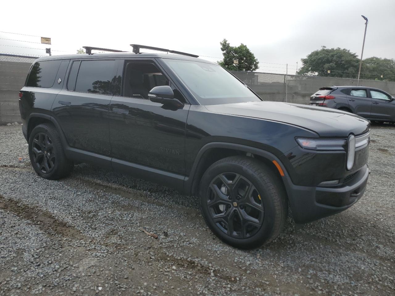 RIVIAN R1S ADVENTURE