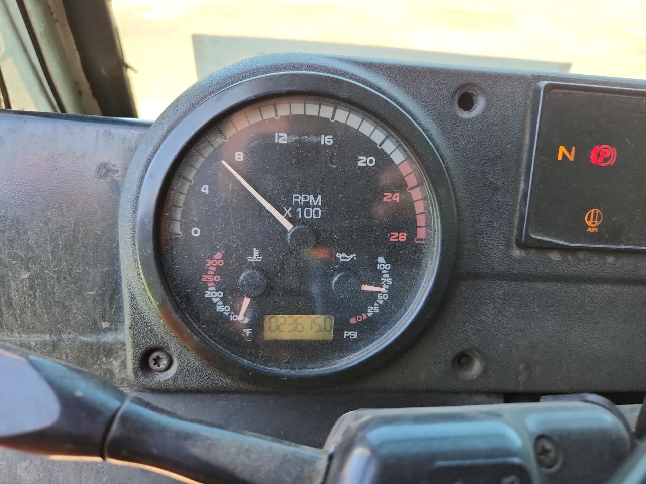 Lot #3268952250 2010 MACK 600 LEU600