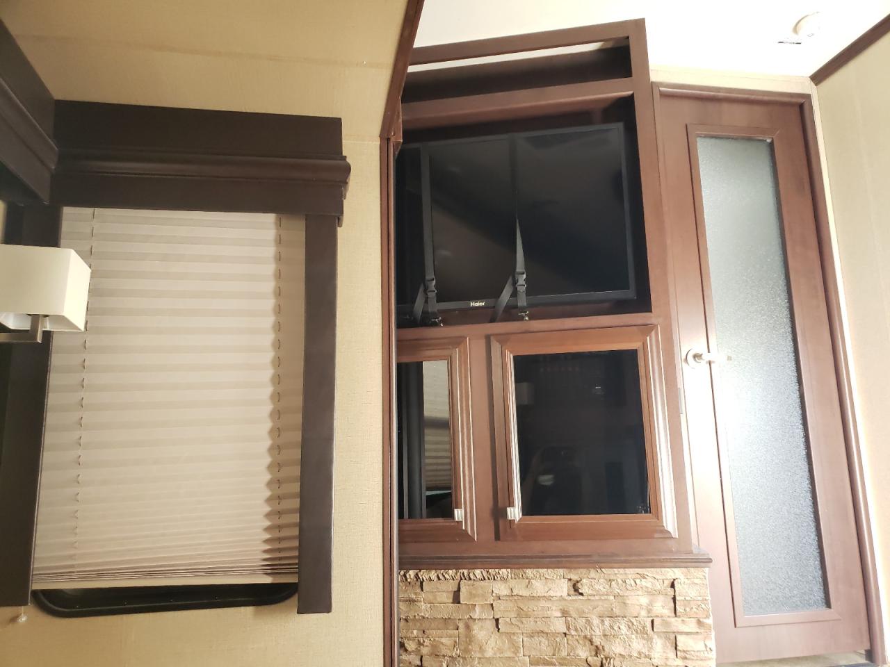 Lot #3281789922 2015 KEYSTONE UNKNOWN