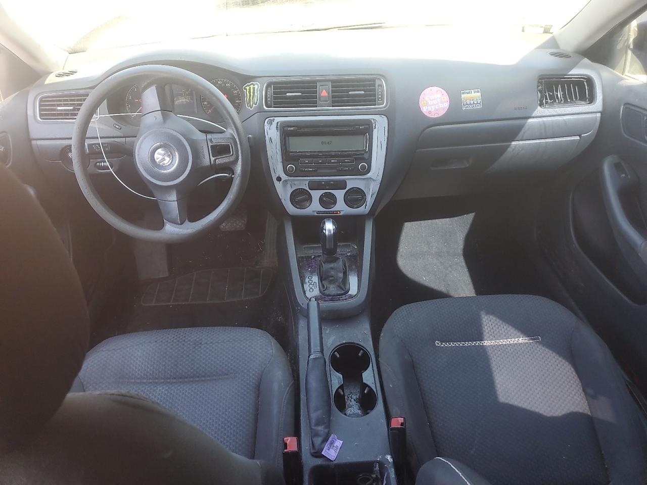 VOLKSWAGEN JETTA BASE