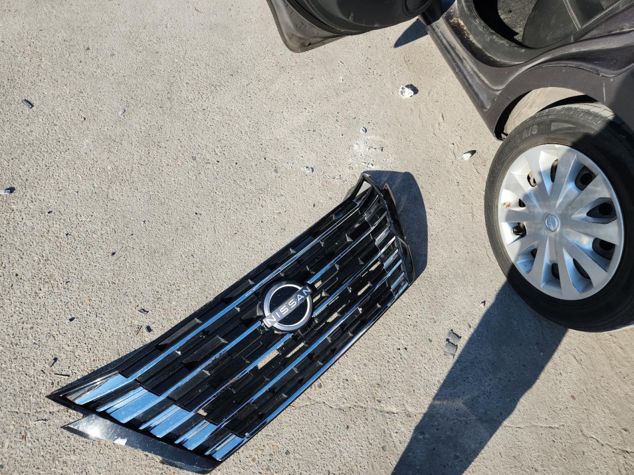 Lot #3316093252 2019 NISSAN VERSA S