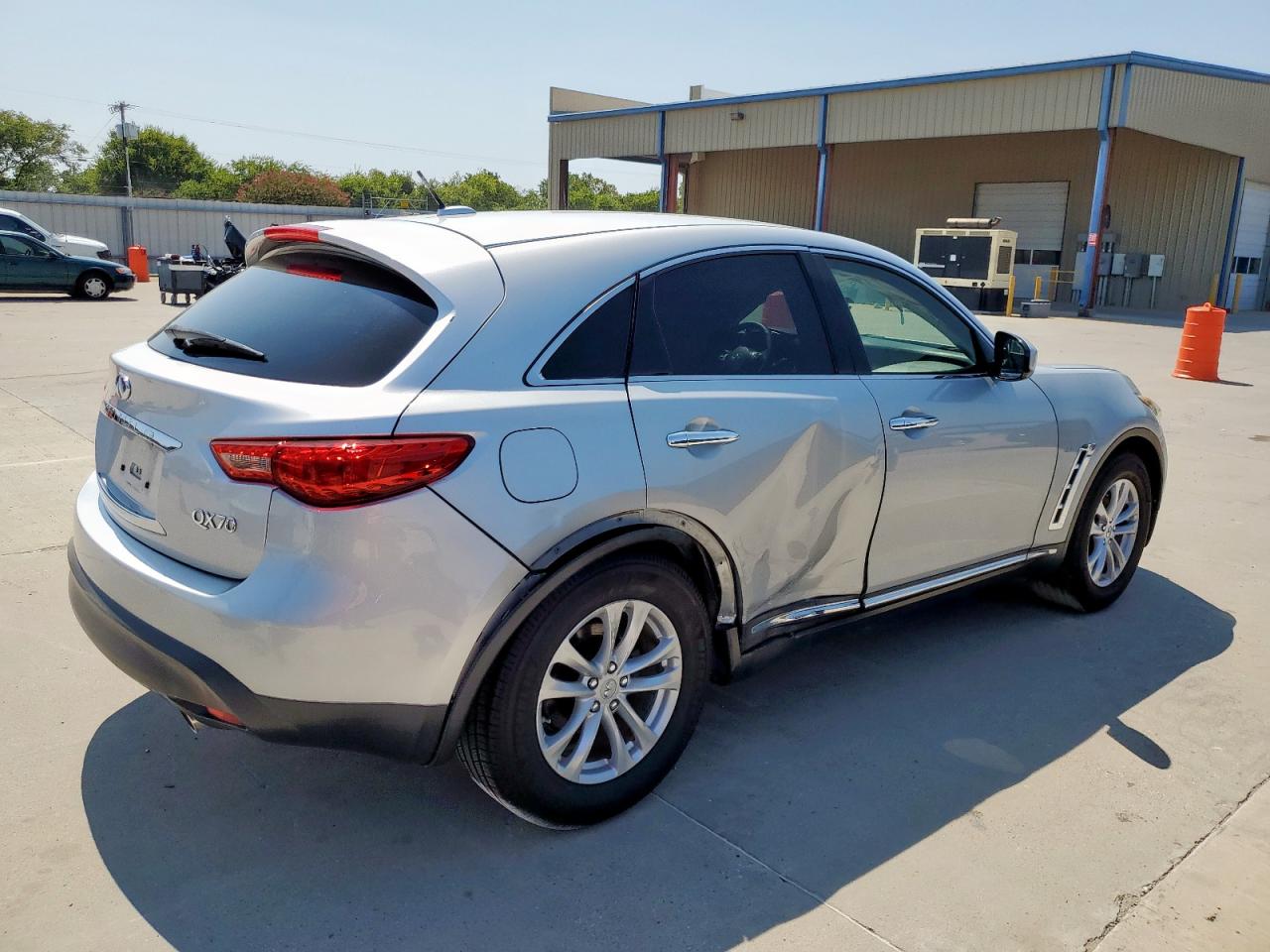 INFINITI QX70