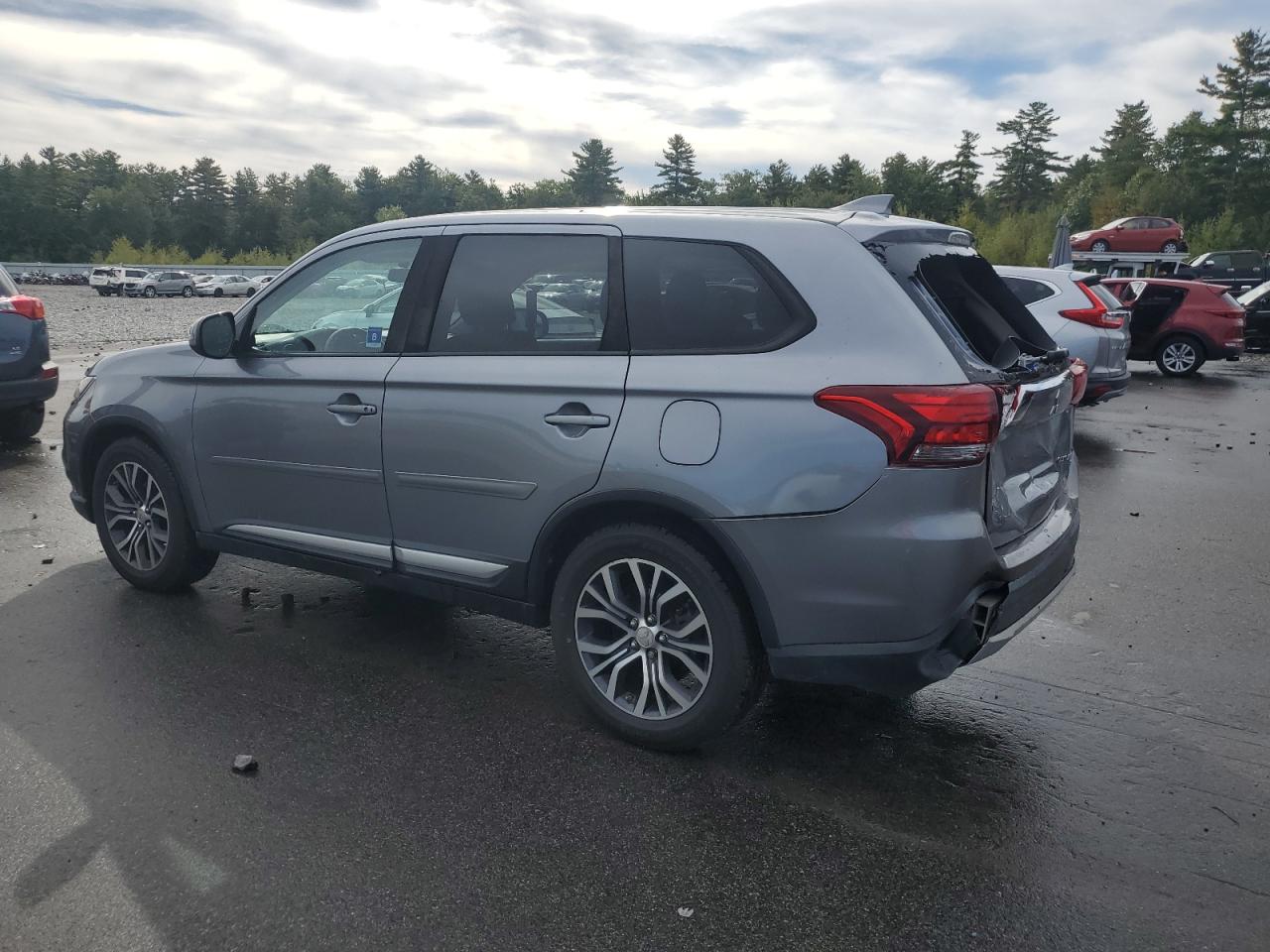 MITSUBISHI OUTLANDER SE