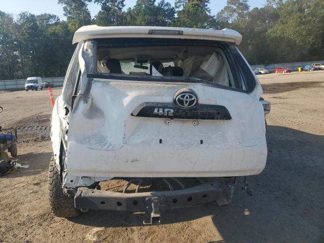 2019 TOYOTA 4RUNNER SR JTEBU5JR8K5717576