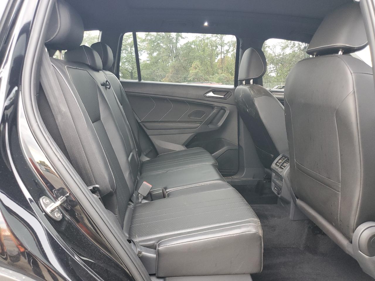 VOLKSWAGEN TIGUAN SE R-LINE BLACK