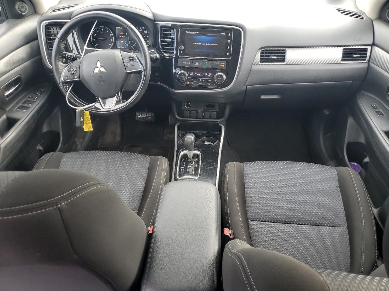 MITSUBISHI OUTLANDER SE