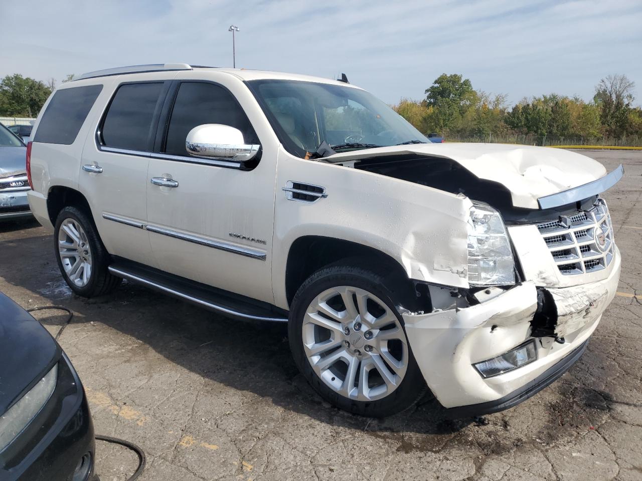 CADILLAC ESCALADE LUXURY