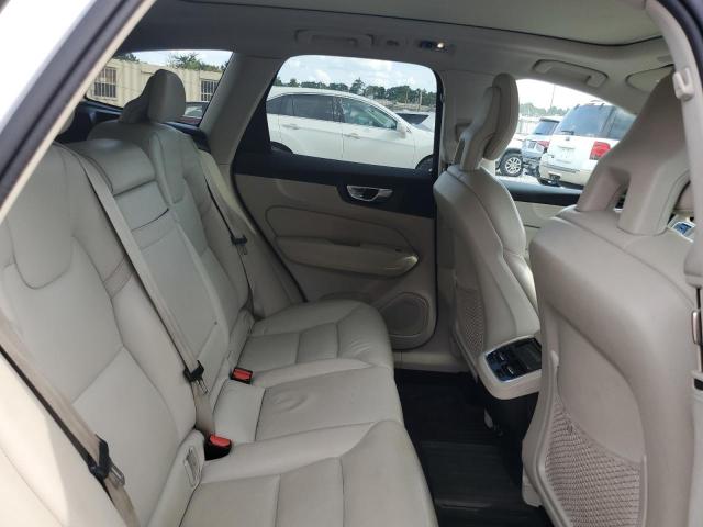 2018 VOLVO XC60 T5 IN YV4102RL5J1029984