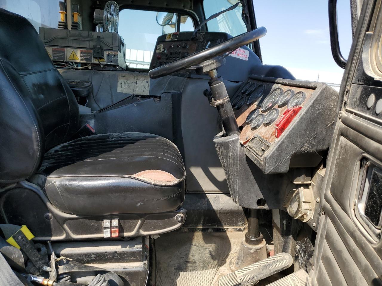 Lot #3275543068 2009 PETERBILT TRACTOR 320