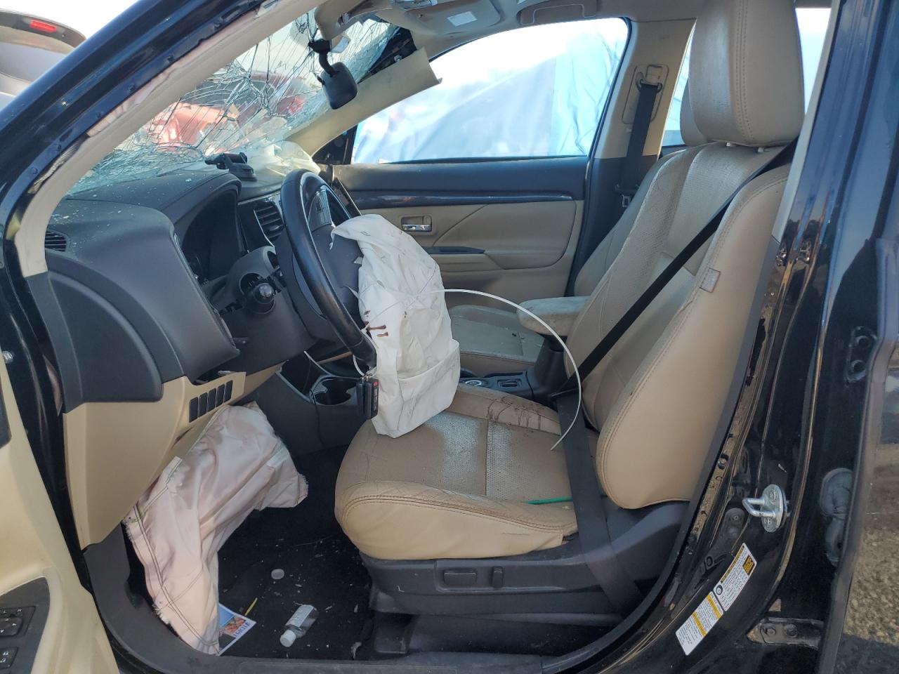 MITSUBISHI OUTLANDER SE