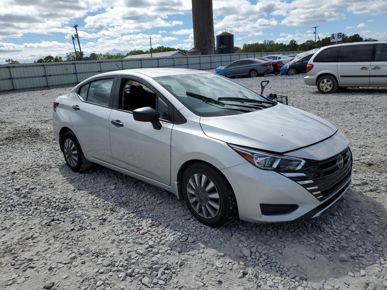 NISSAN VERSA S
