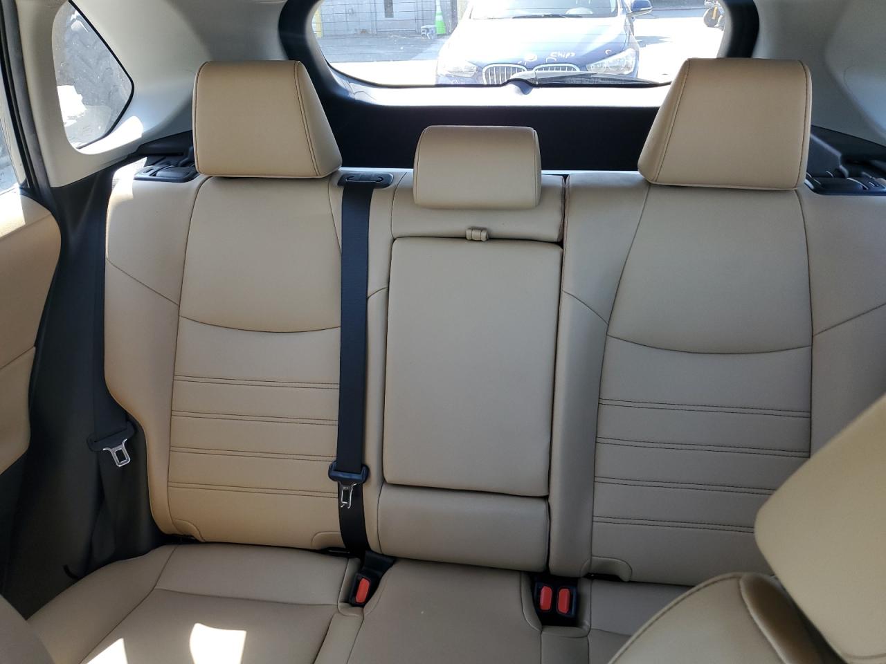 TOYOTA RAV4 XLE PREMIUM