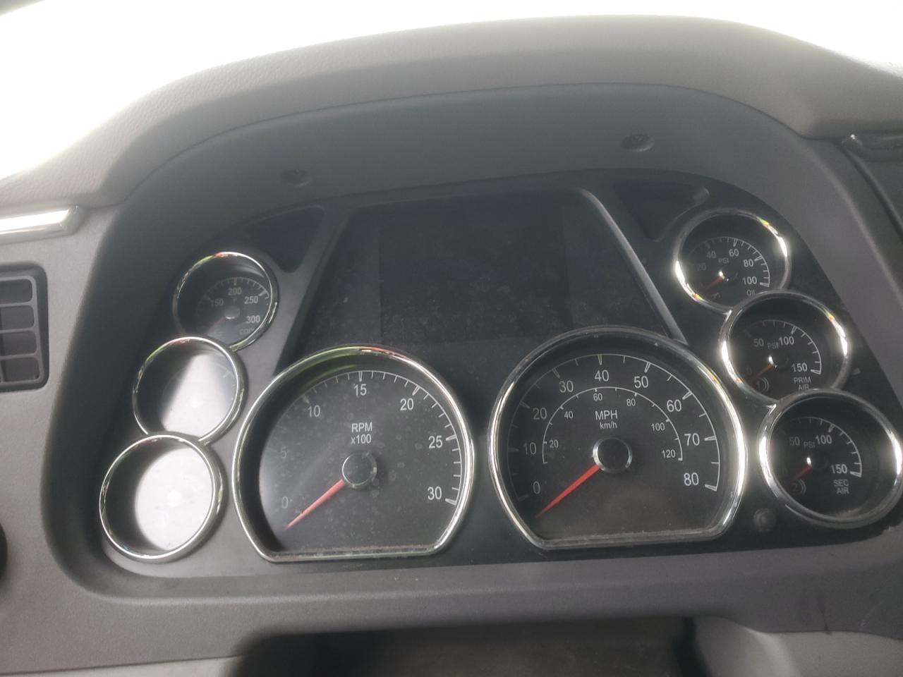 Lot #3255530062 2017 PETERBILT TRACTOR 579