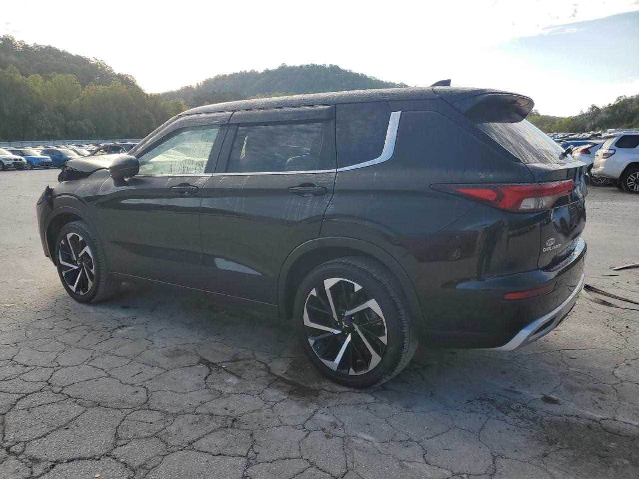 MITSUBISHI OUTLANDER SE
