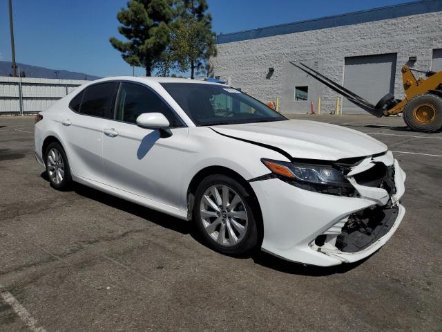 2018 TOYOTA CAMRY L 4T1B11HK5JU053462