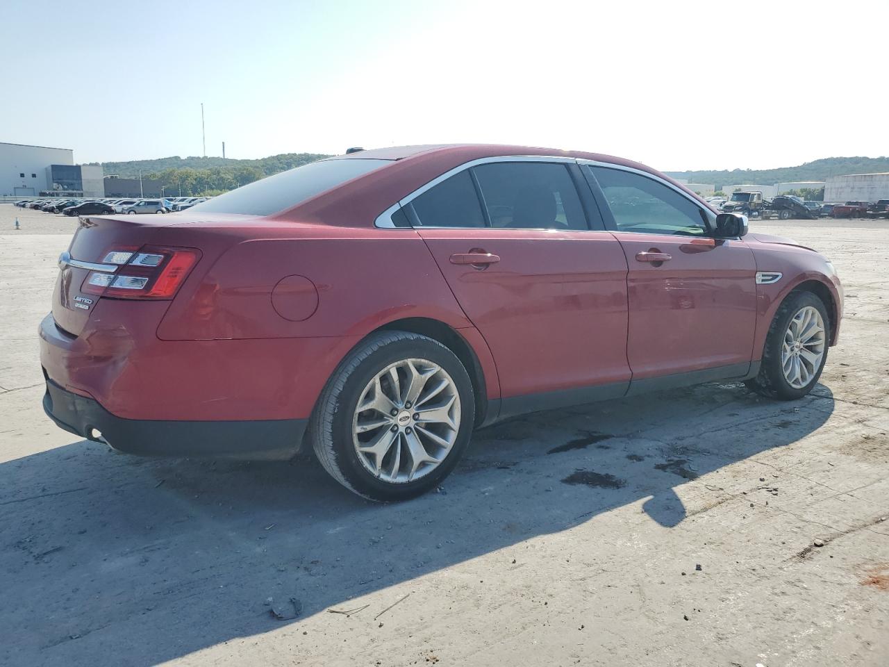 Lot #3302787927 2016 FORD TAURUS LIM