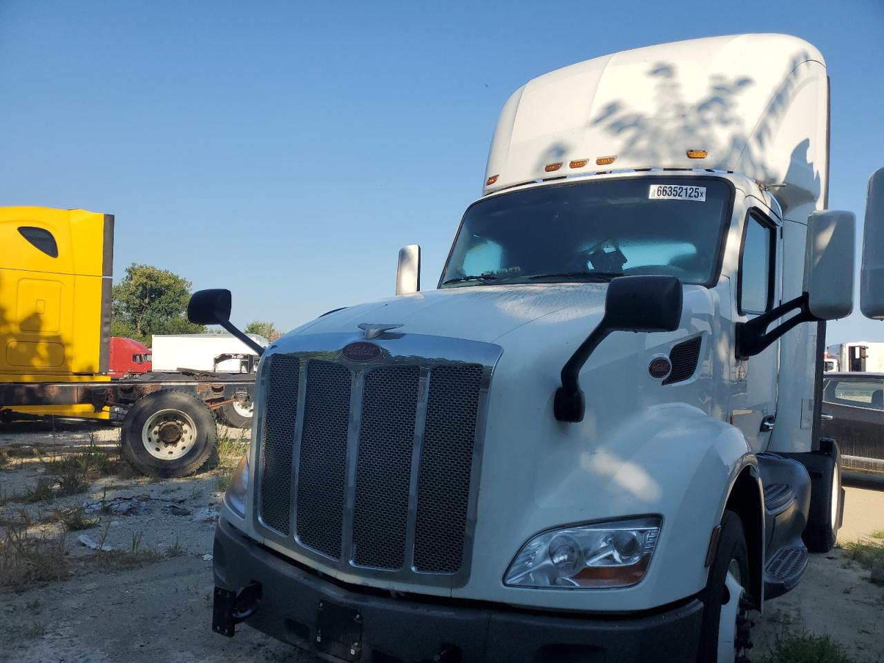 Lot #3234900426 2019 PETERBILT TRACTOR 579