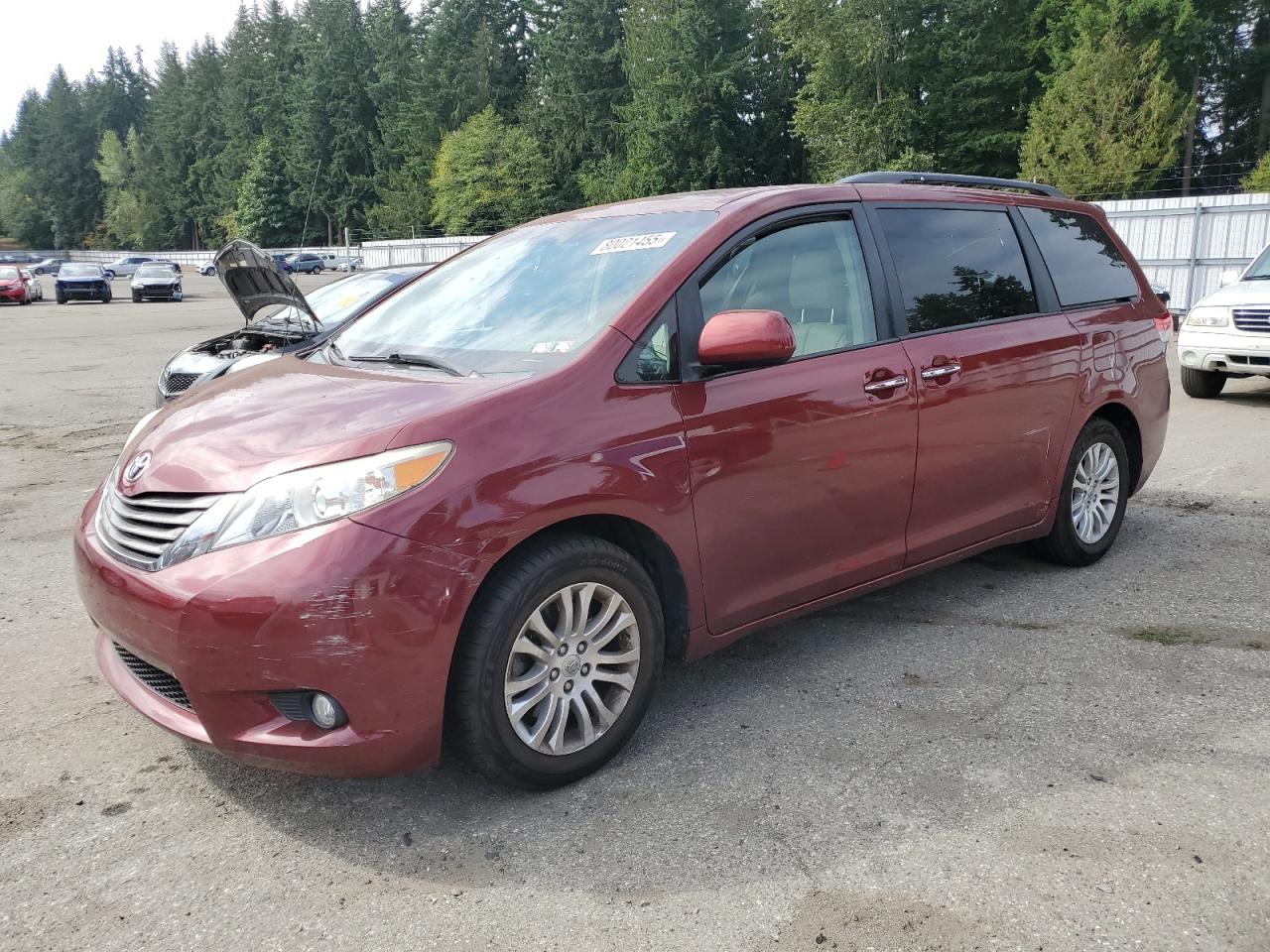 TOYOTA SIENNA XLE