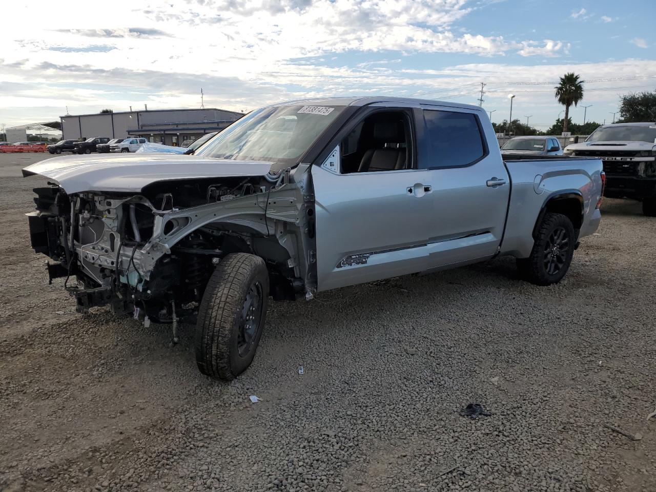 TOYOTA TUNDRA CREWMAX PLATINUM