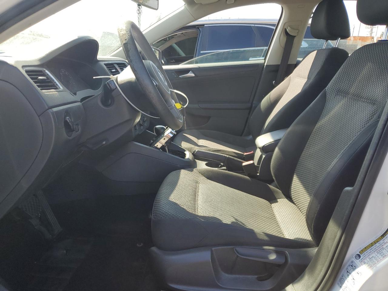 VOLKSWAGEN JETTA BASE