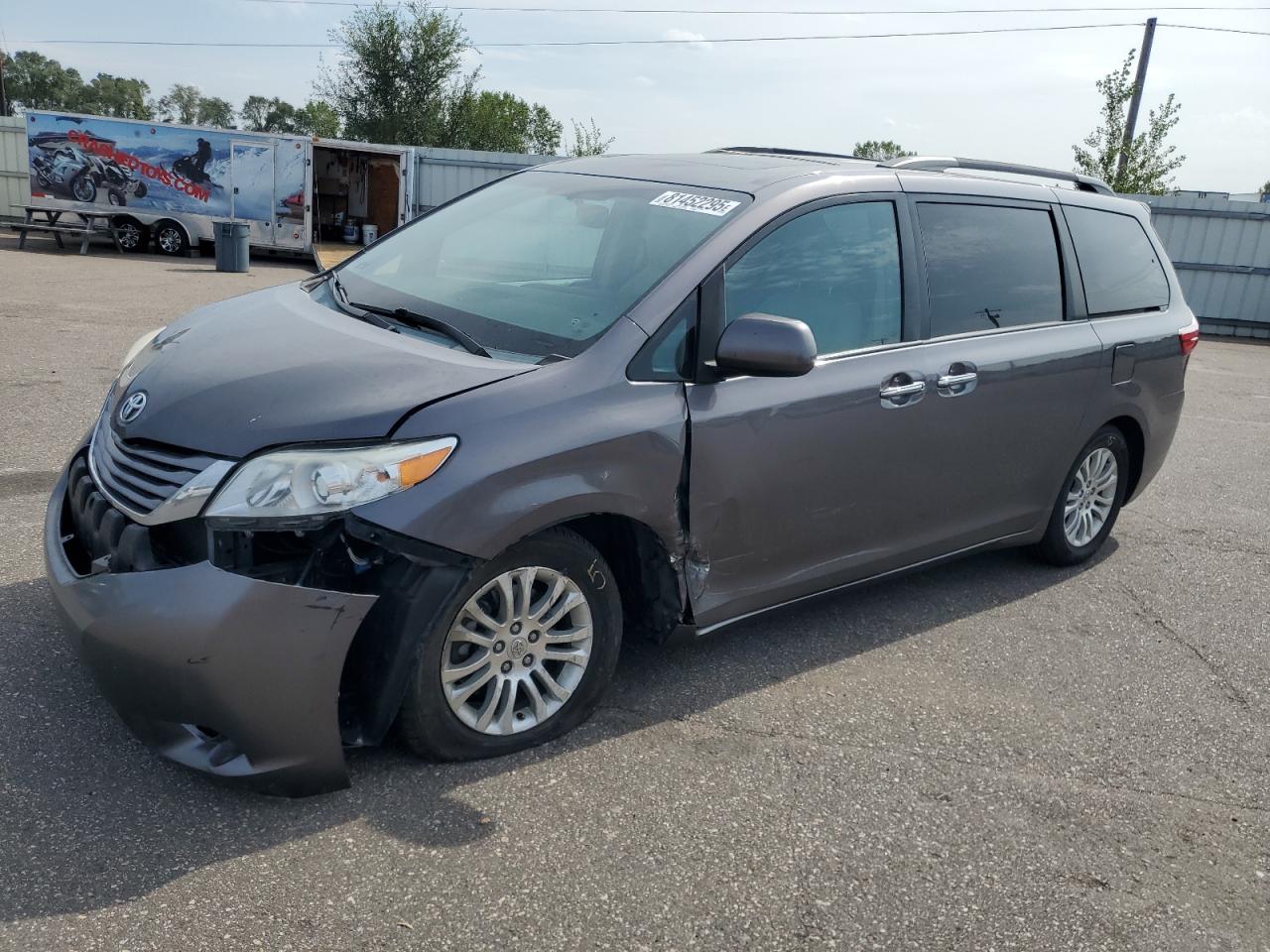 TOYOTA SIENNA XLE