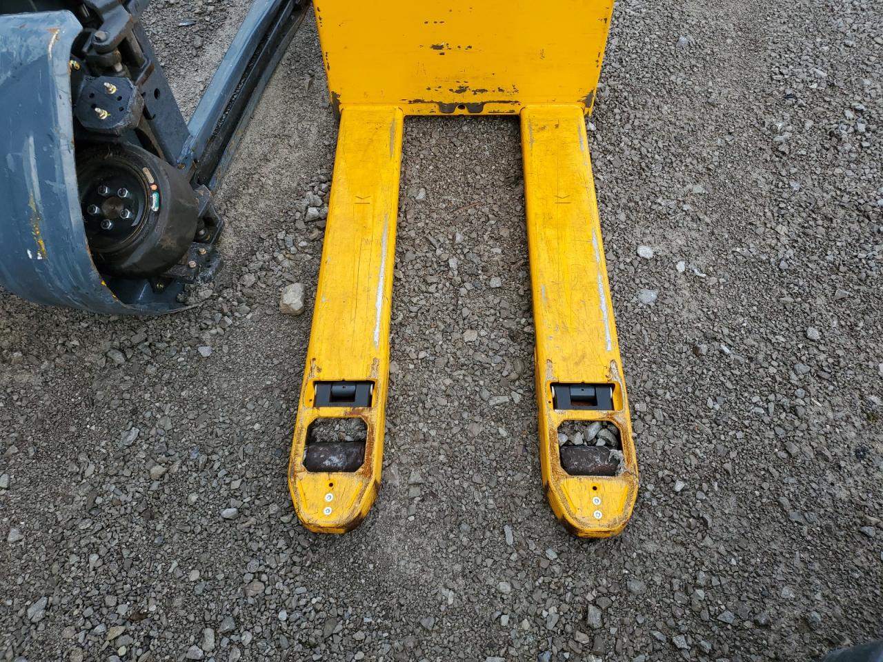 Lot #3246797822 2020 JJOF ELECTRIC PALLET JACK