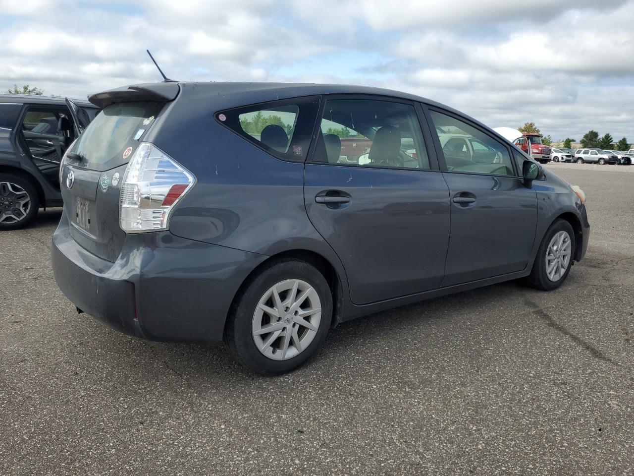 TOYOTA PRIUS V